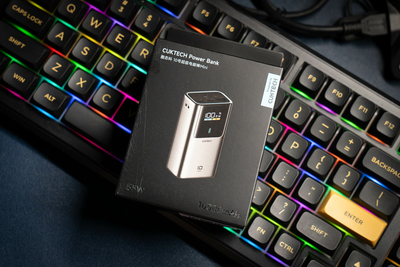 【開箱實測】蝦皮啟動！不到八百買到 55W 物理外掛，酷態科 10 號 Mini 單兵救急首選？
