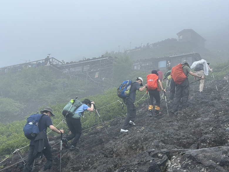 苗 栗 最 高 峰 加 里 山 ( 台 版 富 士 山 )