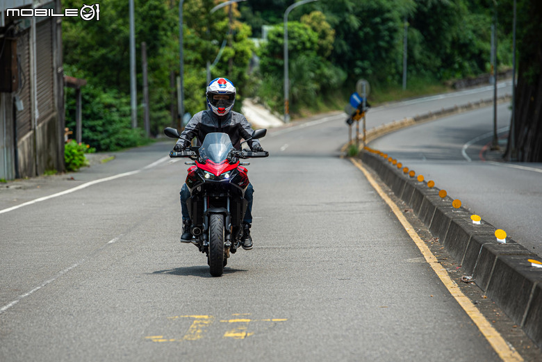 HONDA CB1000 GT 試駕｜不再做選擇，四缸、電懸、運動、舒適我全都要！