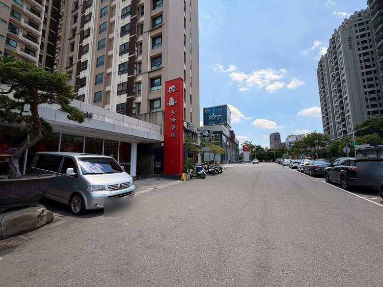 【心得】台中長崎蛋糕推薦|停車不用繞、買得從容、奧喜燒意外成全家新歡