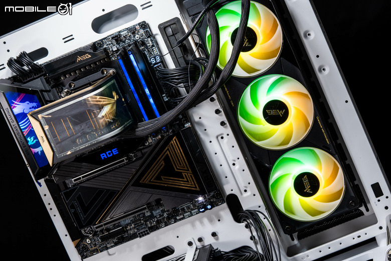 微星 MEG CORELIQUID E15 AIO 水冷散熱器開箱實測 在華麗身形內蘊涵高效散熱性能