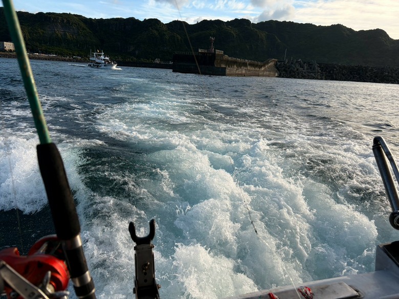 海釣初體驗｜海風、魚竿，還有兩個傻子