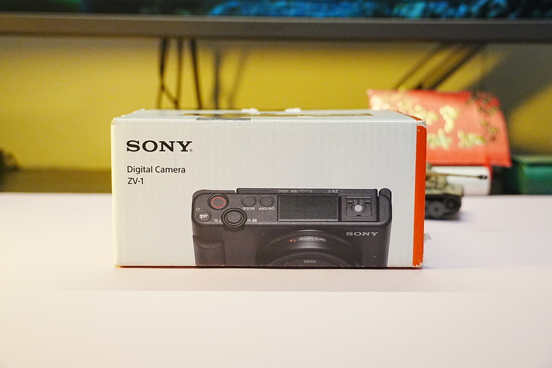 【盲狙先生傳124】SONY ZV-1 & ZV-1M2 | ❤️旅人的觀景小列車❤️ 輕巧方便的旅拍\生活紀錄vLog機，只能二選一你的決定?
