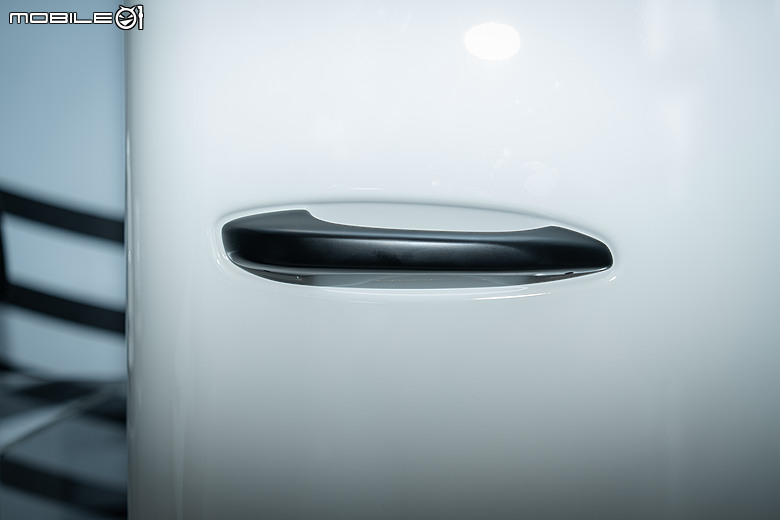Porsche x SMEG 聯名家電登場！把 917 賽車傳奇搬進廚房，限量冰箱、咖啡機正式登台