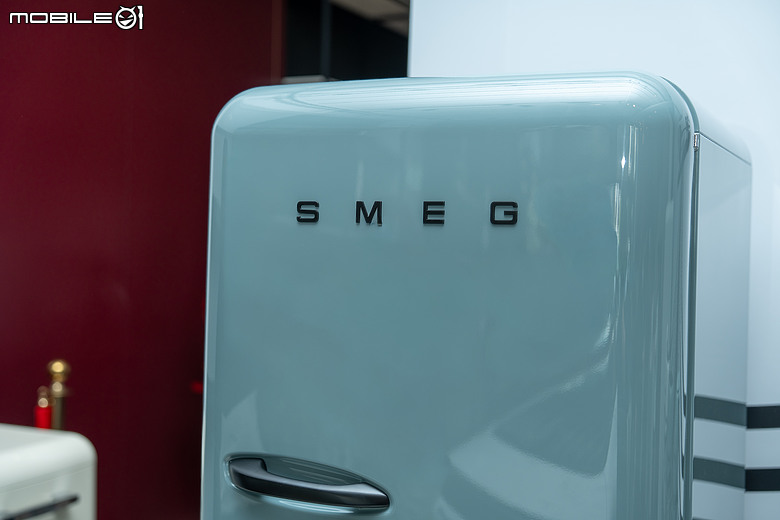 Porsche x SMEG 聯名家電登場！把 917 賽車傳奇搬進廚房，限量冰箱、咖啡機正式登台