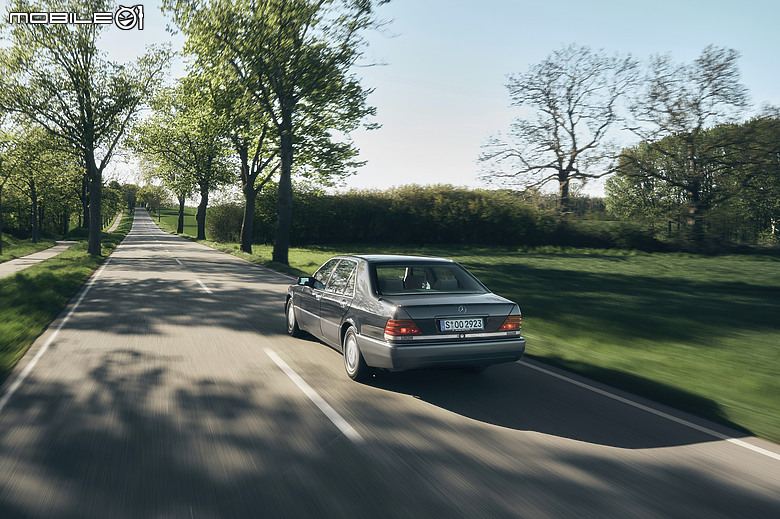 經典試駕|Mercedes-Benz W140 600 SEL,12缸大水牛的無窮魅力!