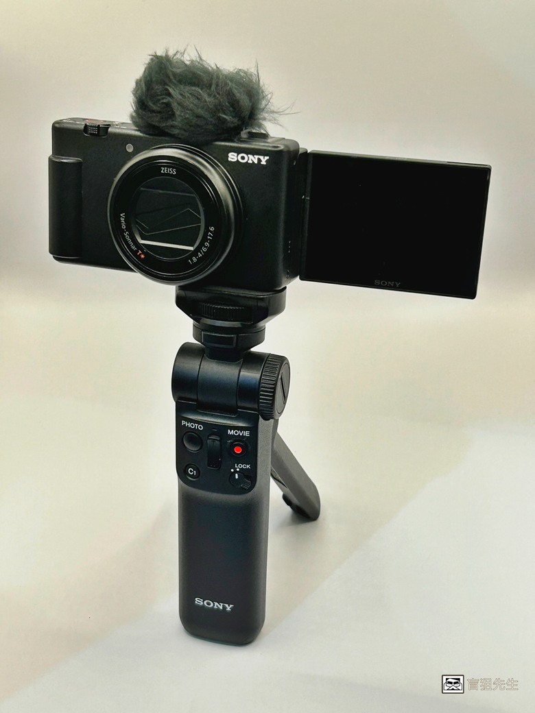 【盲狙先生傳124】SONY ZV-1 & ZV-1M2 | ❤️旅人的觀景小列車❤️ 輕巧方便的旅拍\生活紀錄vLog機，只能二選一你的決定?