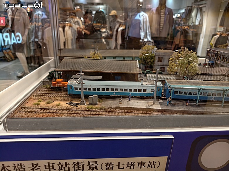 2026年懷舊鐵道場景模型展 in SOGO天母店，附掛吃吃喝喝之 魚君 さかなくん 天母SOGO店之週三鮭魚迴游日半價活動