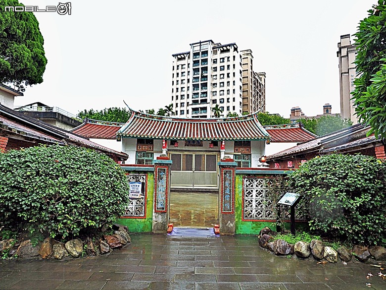 竹北新瓦屋客家文化保存區、采田福地、竹北泉州厝汾陽堂、東平問禮堂、竹北福佑宮(十三伯公)、蓮華寺、附掛美食之一浪拉麵 — 竹北一日雨中散策