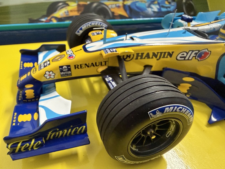 [開箱]F1 1/18 RENAULT R26 FERNANDO ALONSO 2006 CANADA GP