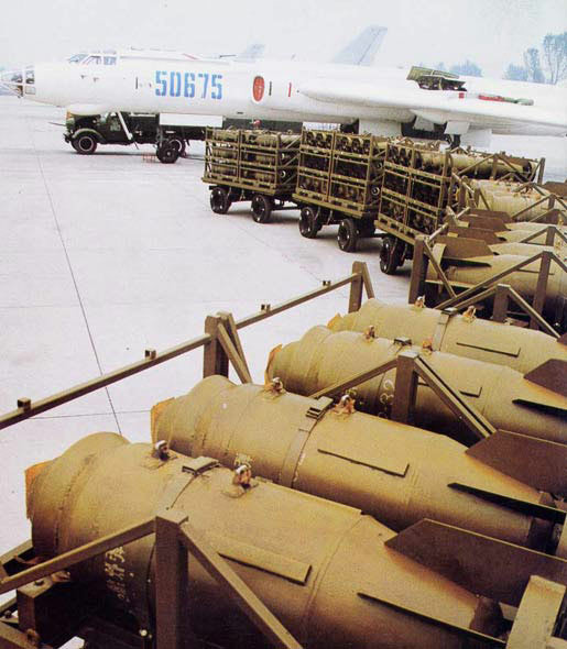 解放軍搶灘登陸！機器狼扛着火箭筒就上