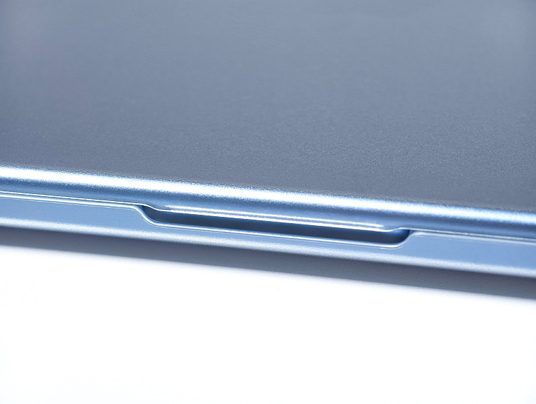 【MacBook防護三法寶】河馬引力HIPPORIZZ Aero 零感鍵盤膜 ▪ Frosta 磨砂保護殼 ▪ WasserElegant 筆電內袋 -開箱評價|實際使用心得與推薦
