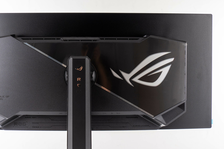 ROG STRIX OLED XG34WCDMS 電競螢幕開箱實測 34 吋寬曲面與 280Hz 高更新率帶來流暢沉浸感受