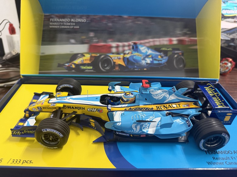 [開箱]F1 1/18 RENAULT R26 FERNANDO ALONSO 2006 CANADA GP