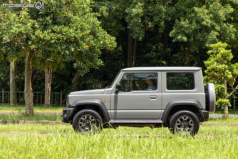 Suzuki Jimny 新年式試駕|補齊ACC、價格凍漲,不再只是任性的大玩具!