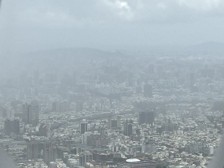 擱一擺雨中挑戰日本之顛-富士山