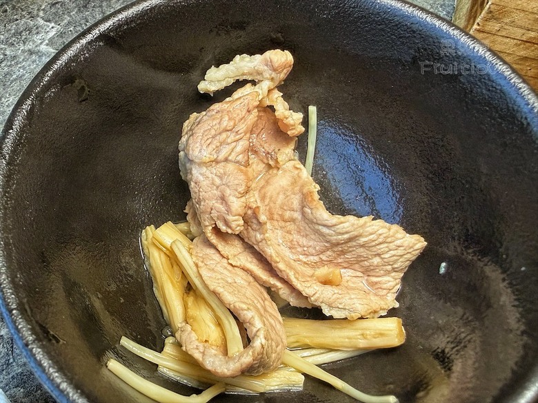 手切冷藏文昌雞、金雞元寶盛器，享受美味的同時，滿額送鹿芝谷生態園區門票