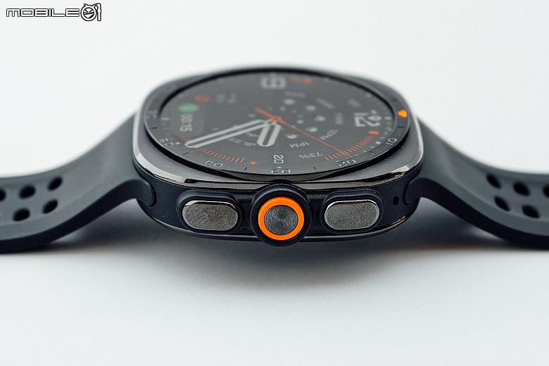 三星 Galaxy Watch Ultra 2 迎來有感升級|5000 尼特螢幕 + 800mAh 大電池、Galaxy Watch 9 同步登場!