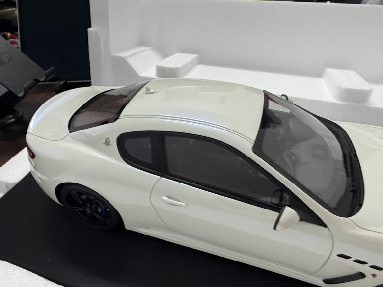 [開箱]1/18 Maserati GranTurismo
