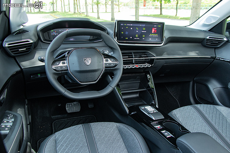 Peugeot 208 小改款試駕|不只賣浪漫情懷,更要用豐富內涵留住你的愛!