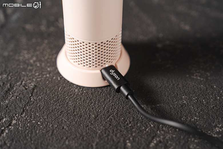 Dyson HushJet Mini Cool 開箱實測|無扇葉手持風扇真能成為夏天隨身降溫神器嗎?