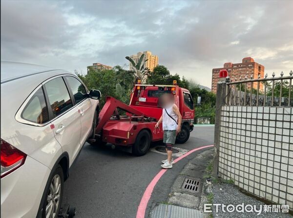 淡水阿北違停到學校運動！車遭拖怒扯封條...最重可判刑2年