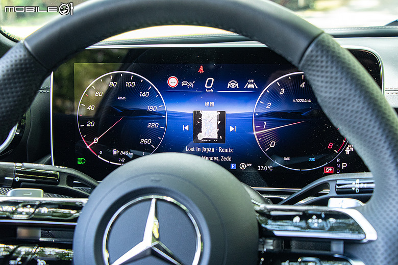 Mercedes-Benz C 300 星耀版試駕|標配後輪轉向+電子懸吊=後驅房車的靈魂特效藥!