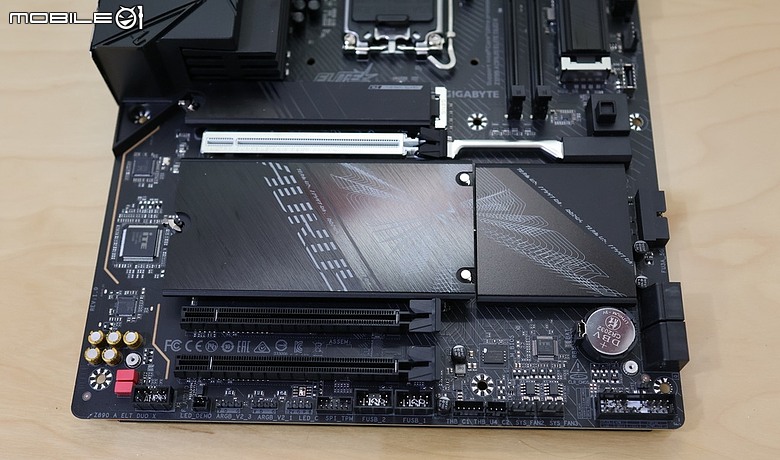 點我看大圖 PLUS 處理器新選擇,記憶體超頻更容易 Z890 AORUS ELITE DUO X