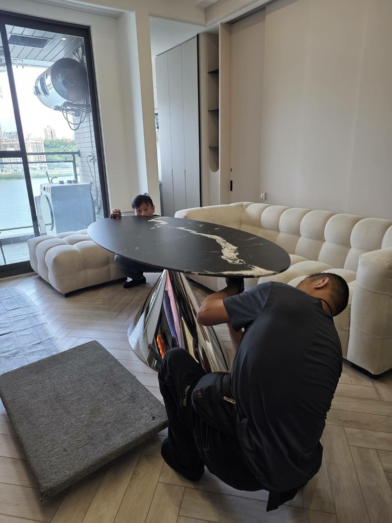 開箱新入手的義式岩板餐桌