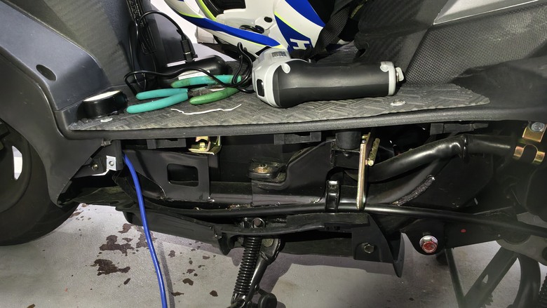 DIY 4k(偽)機車行車紀錄器+car play車機+usb充電器安裝