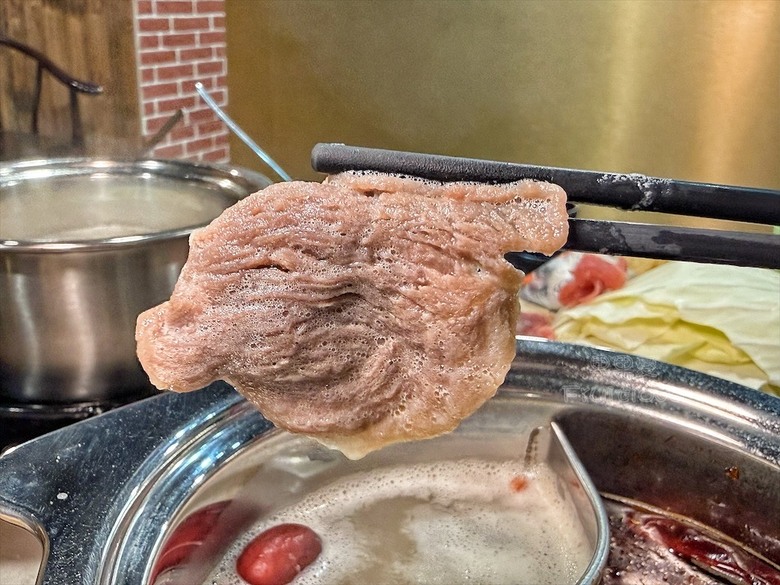一炒一鍋雙重美味，單人也能品嚐鴛鴦鍋，冰淇淋、飲料、白飯吃到飽