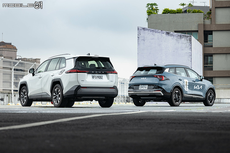 油電車的日韓對決|Toyota RAV4、Kia Sportage 雙車評測以及百公里油耗測試!