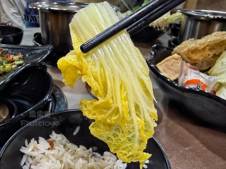 一炒一鍋雙重美味，單人也能品嚐鴛鴦鍋，冰淇淋、飲料、白飯吃到飽