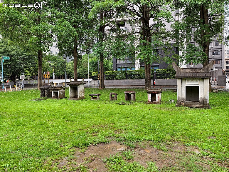 竹北新瓦屋客家文化保存區、采田福地、竹北泉州厝汾陽堂、東平問禮堂、竹北福佑宮(十三伯公)、蓮華寺、附掛美食之一浪拉麵 — 竹北一日雨中散策