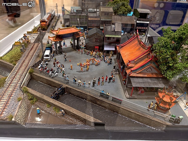 2026年懷舊鐵道場景模型展 in SOGO天母店，附掛吃吃喝喝之 魚君 さかなくん 天母SOGO店之週三鮭魚迴游日半價活動