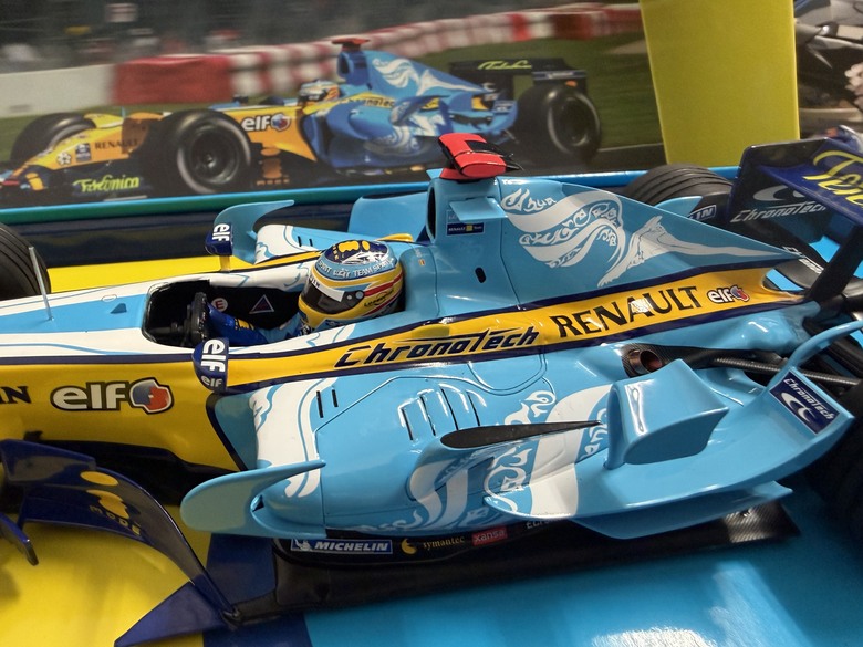 [開箱]F1 1/18 RENAULT R26 FERNANDO ALONSO 2006 CANADA GP