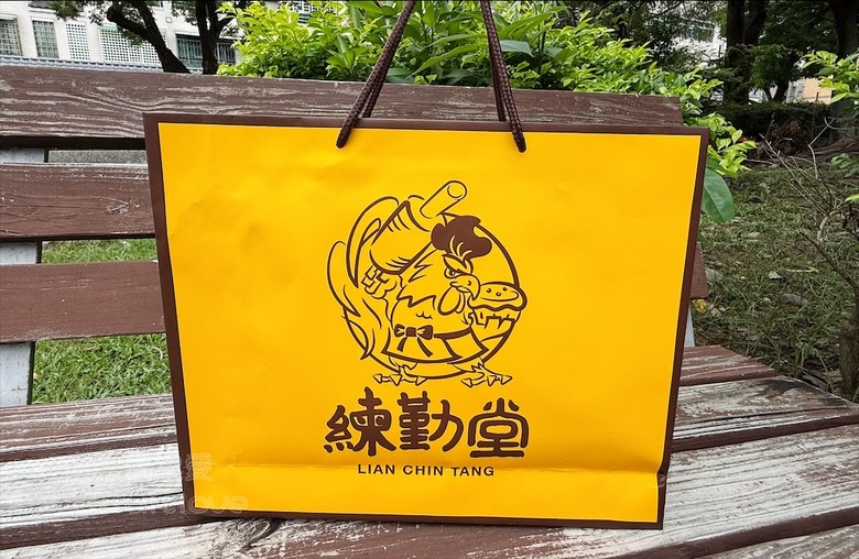 招牌裸蛋糕，特色太陽餅和創新檸檬蛋糕伴手禮禮盒，還有多款寶盒蛋糕、手工餅乾
