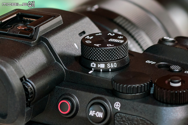 Sony Cyber-shot DSC-RX10M5 評測報告|注入 α 靈魂、一機走天下的長焦怪獸!