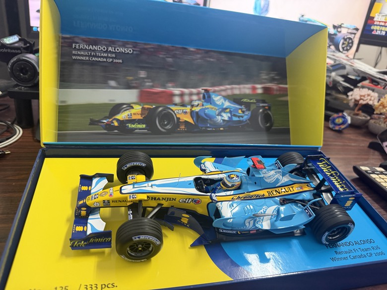 [開箱]F1 1/18 RENAULT R26 FERNANDO ALONSO 2006 CANADA GP