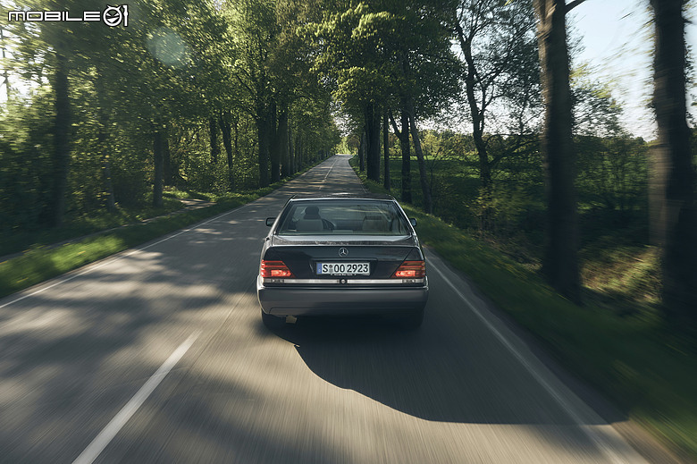 經典試駕|Mercedes-Benz W140 600 SEL,12缸大水牛的無窮魅力!