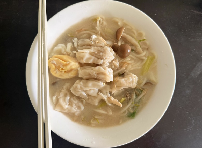 無印良品豚骨湯麵開箱|加入板橋黃石市場曹家餛飩,在家就能吃出小店等級的療癒滋味