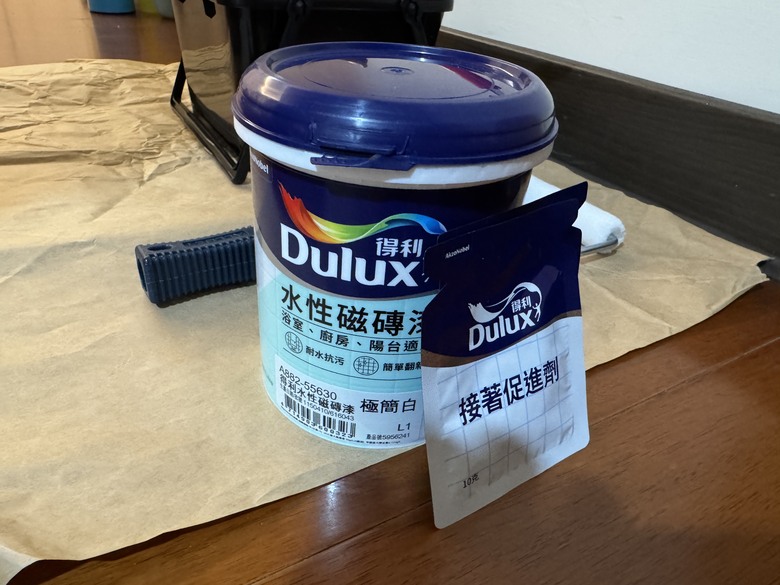點我看大圖 【圖多慎入】我把整間浴室自己重新上色,最後成果連老婆都嚇到!