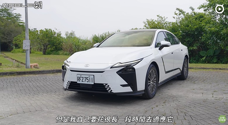 【影音試駕】Lexus ES300h大改款，車格晉升，舒適加分！
