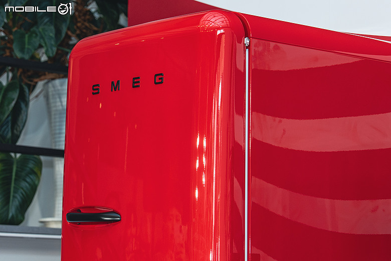 Porsche x SMEG 聯名家電登場！把 917 賽車傳奇搬進廚房，限量冰箱、咖啡機正式登台