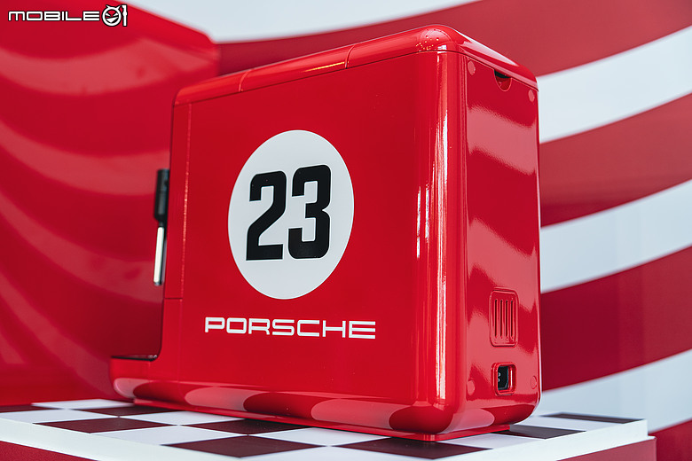 Porsche x SMEG 聯名家電登場！把 917 賽車傳奇搬進廚房，限量冰箱、咖啡機正式登台