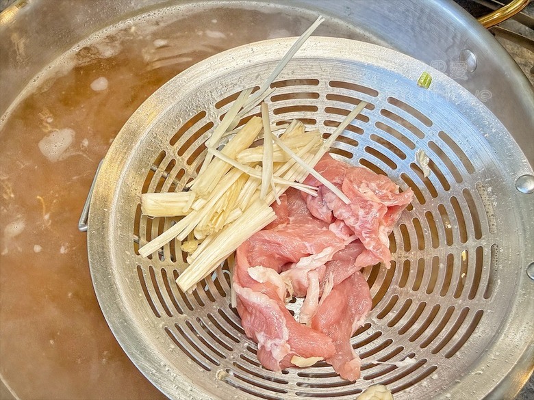 手切冷藏文昌雞、金雞元寶盛器，享受美味的同時，滿額送鹿芝谷生態園區門票