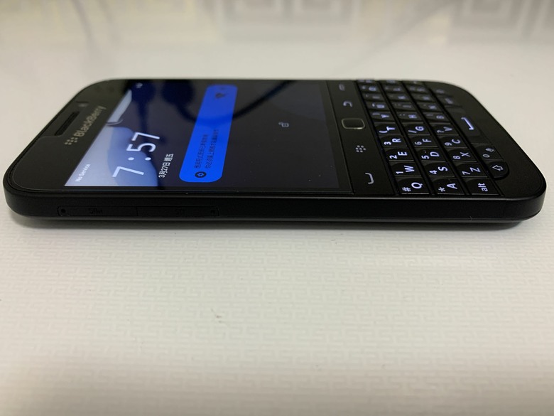 BlackBerry Classic Zinwa Q25 純黑色-石墨黑|黑夜裡點亮世界的經典