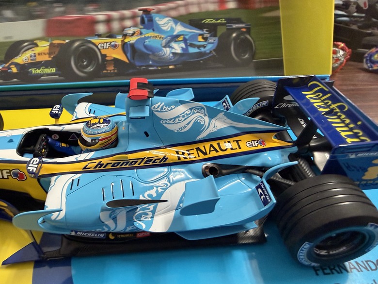 [開箱]F1 1/18 RENAULT R26 FERNANDO ALONSO 2006 CANADA GP