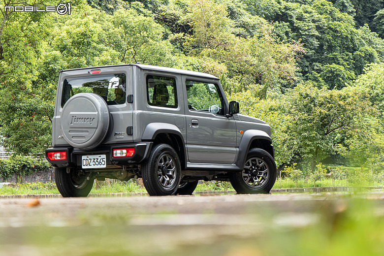 Suzuki Jimny 新年式試駕|補齊ACC、價格凍漲,不再只是任性的大玩具!