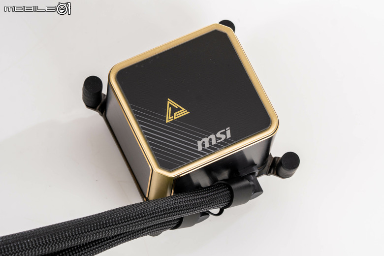 微星 MEG CORELIQUID E15 AIO 水冷散熱器開箱實測 在華麗身形內蘊涵高效散熱性能